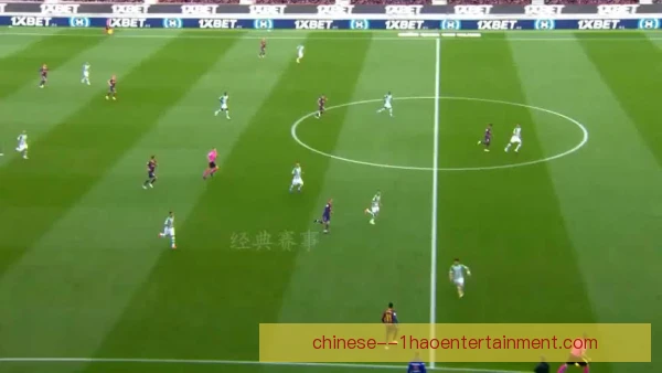 登贝莱反手扣篮命中，主场观众瞬间陷入疯狂